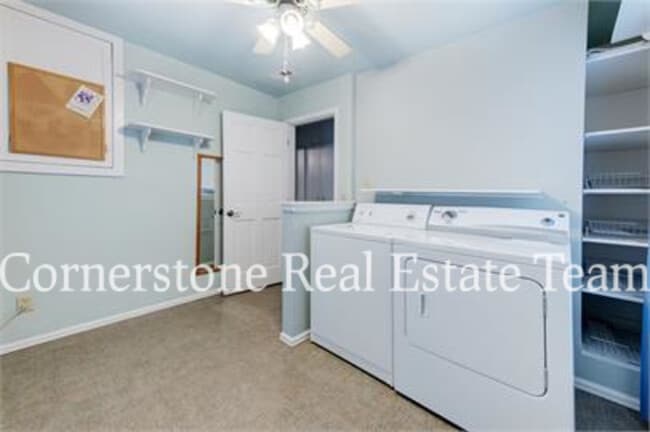 Building Photo - 933 E Cucharras St