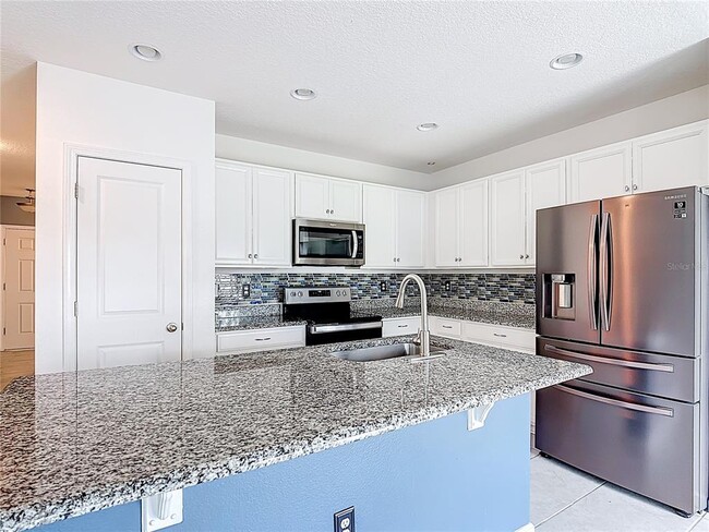 Building Photo - 450 Taft Dr