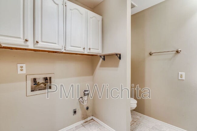 Building Photo - 1707 E Pinion Rd