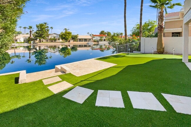 Building Photo - 413 S Lake Mirage Dr