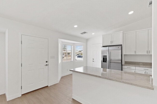 Building Photo - 6825 N 81st Ln