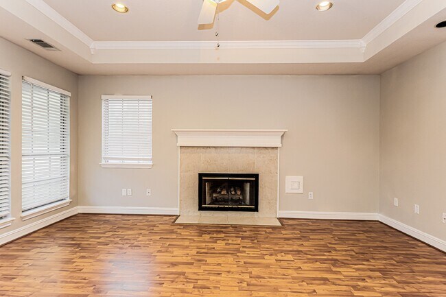 Building Photo - 112 Golfview Ct