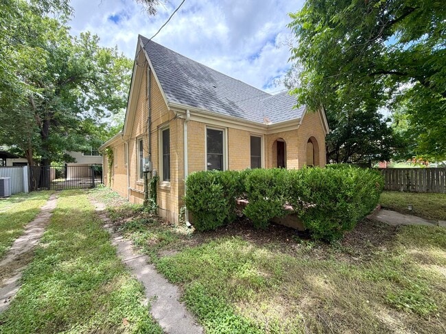 Building Photo - 903 E 38th St