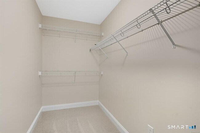 Building Photo - 142 East Ave