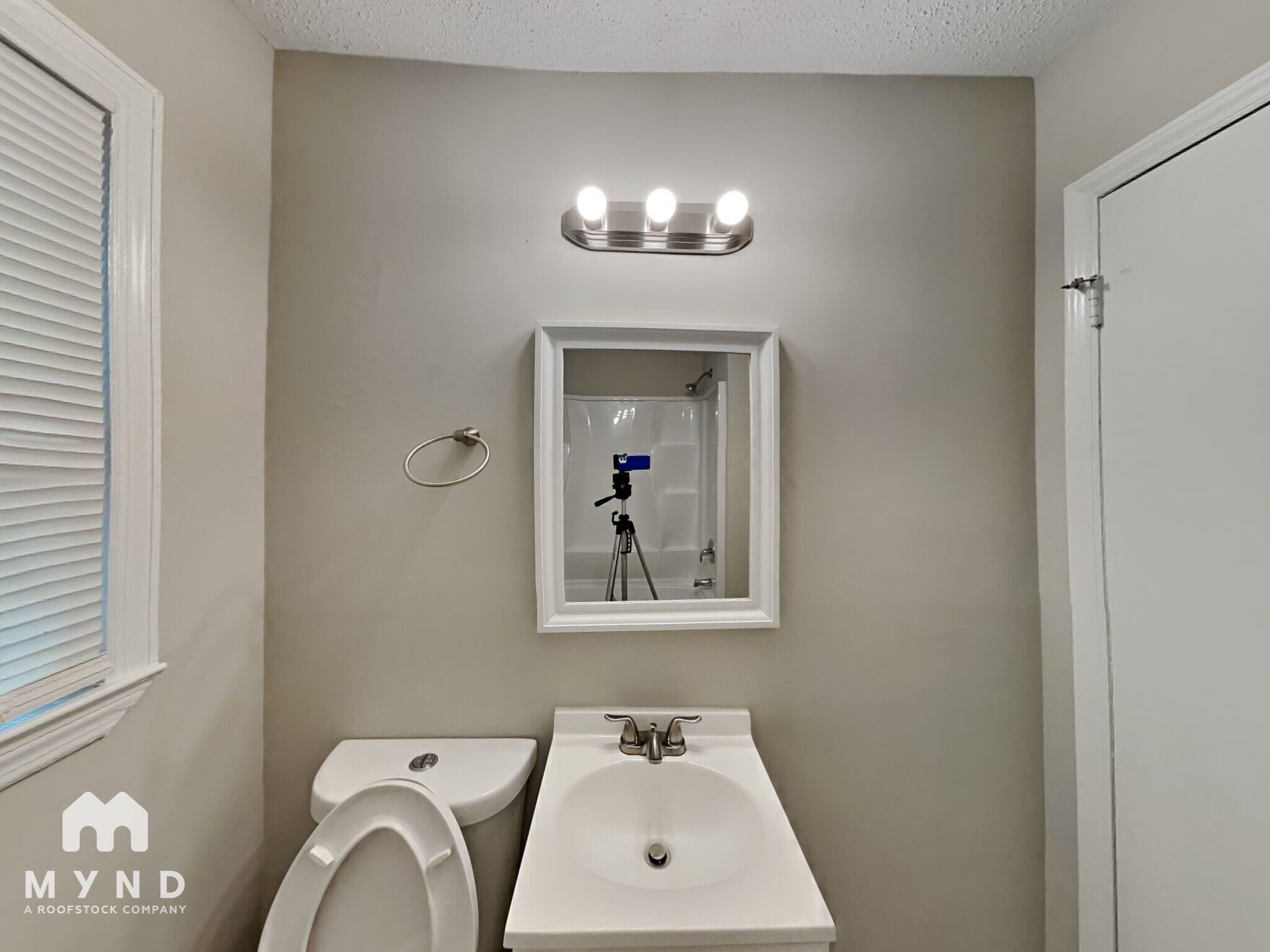 Building Photo - 1835 Mountainbrook Dr