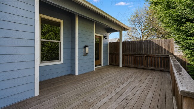 Building Photo - Beautiful 3 bedroom 2 bath home!