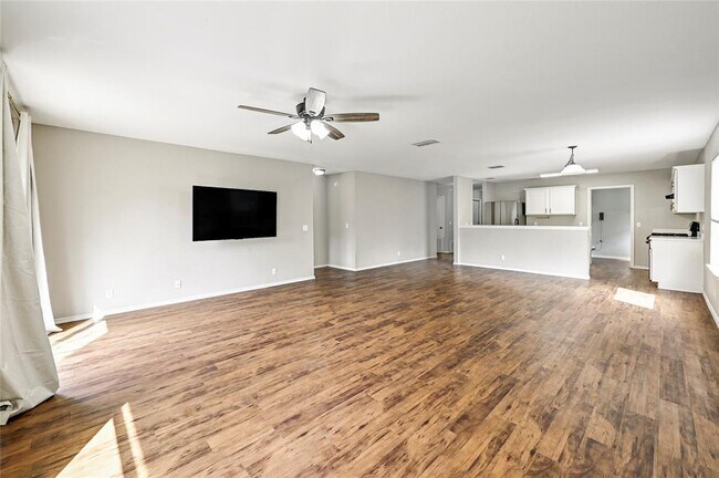 Building Photo - 6813 Sabrina Dr