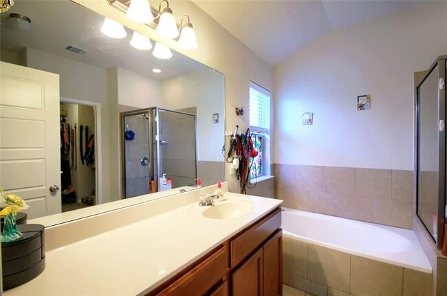 Building Photo - 5501 Bradford Pear Ln