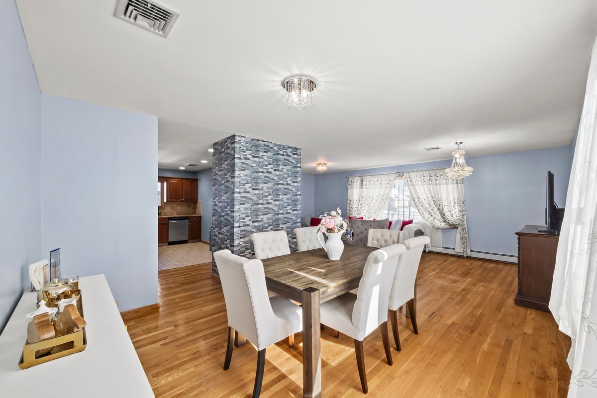 Building Photo - 391 Taylor Ave