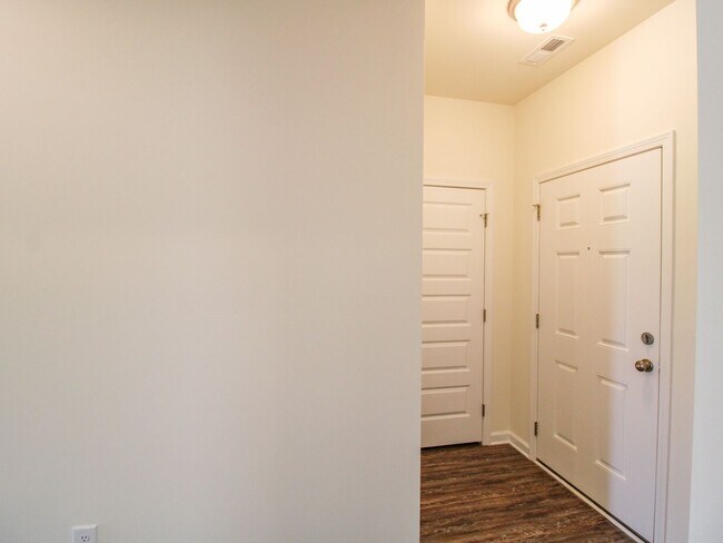 Building Photo - 13791 Hill Place Ln