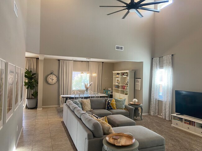 Building Photo - 9095 Blue Saguaro St