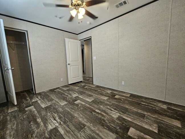 Building Photo - 6701 Hidden Oaks Dr