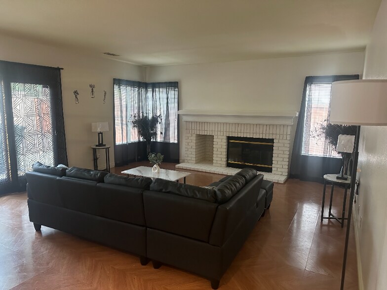 Building Photo - 4437 Rock Island Dr