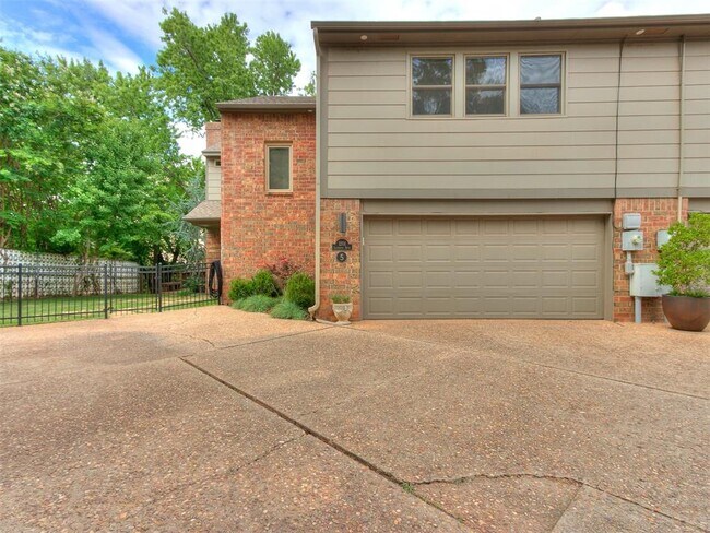 Building Photo - 1201 Glenbrook Dr