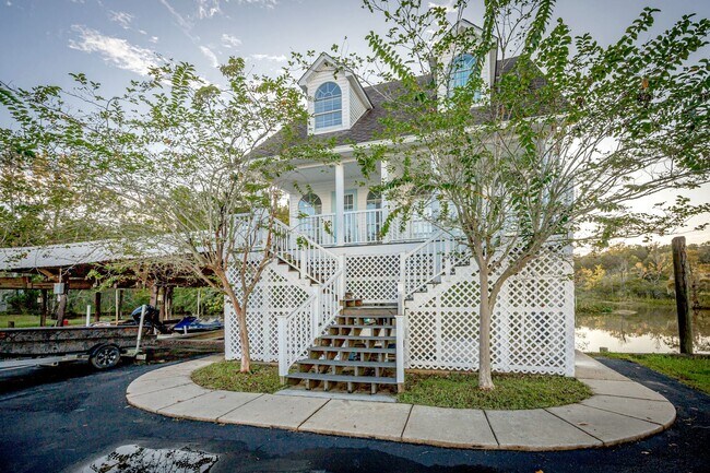 Building Photo - 1102 Stanfield Point Rd