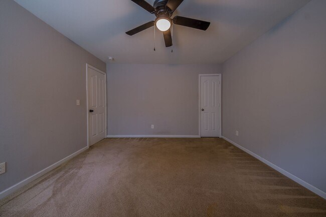 Building Photo - 1301 Waldridge Ct