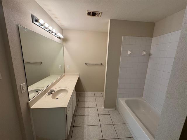 Building Photo - 9205 Lenox Dr