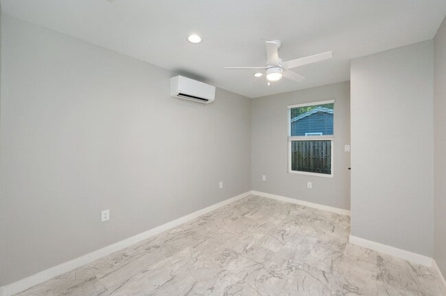 Building Photo - Peaceful Retreat! Just minutes from Niceville!