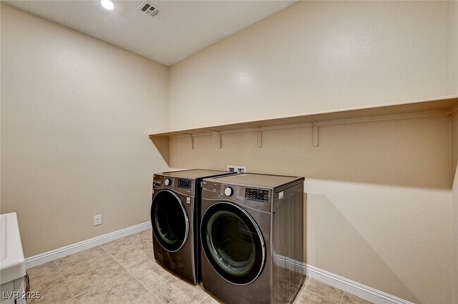 Building Photo - 4630 Summer Azure St