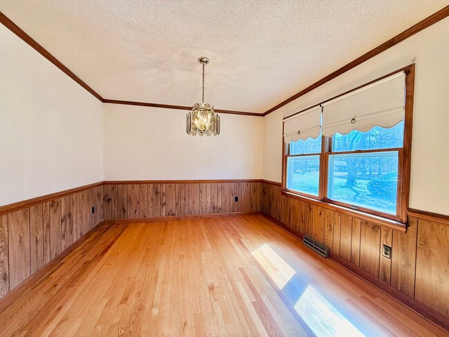 Building Photo - Charming 3 Bedroom Home for Rent!