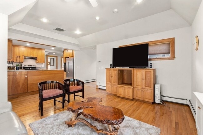 Building Photo - 487 Ward St