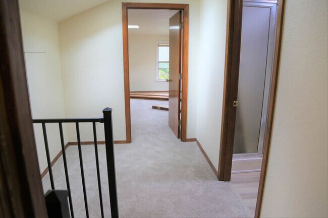 Building Photo - Seriously Spacious 5 bed 2 bath 36x20 Shop Garden Shed