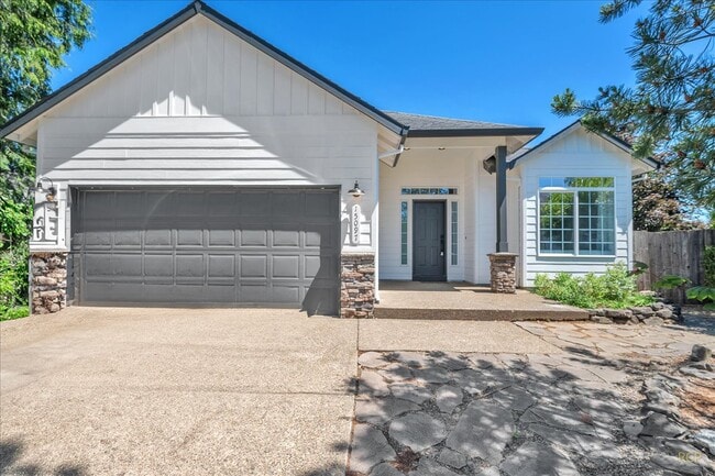 Primary Photo - 15097 Spy Glass Ln