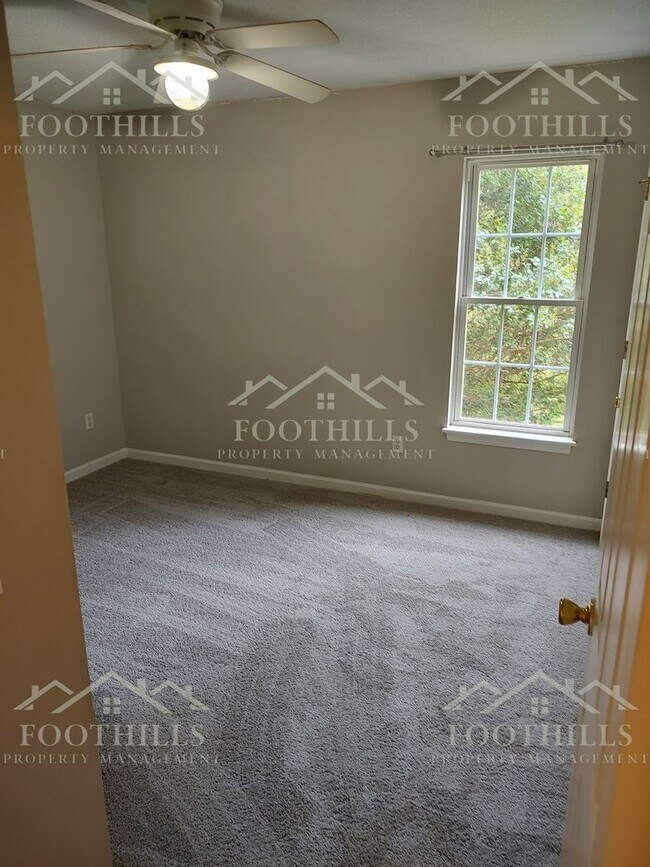Building Photo - 3-Bedroom Home with Scenic Views in Pendle...