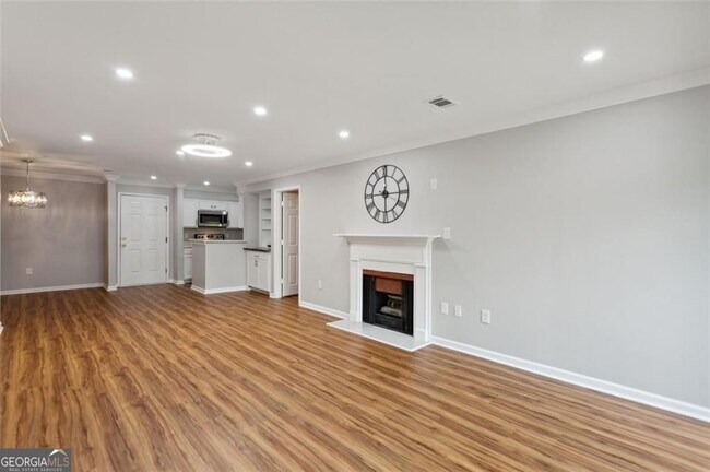 Building Photo - 23214 Plantation Dr NE