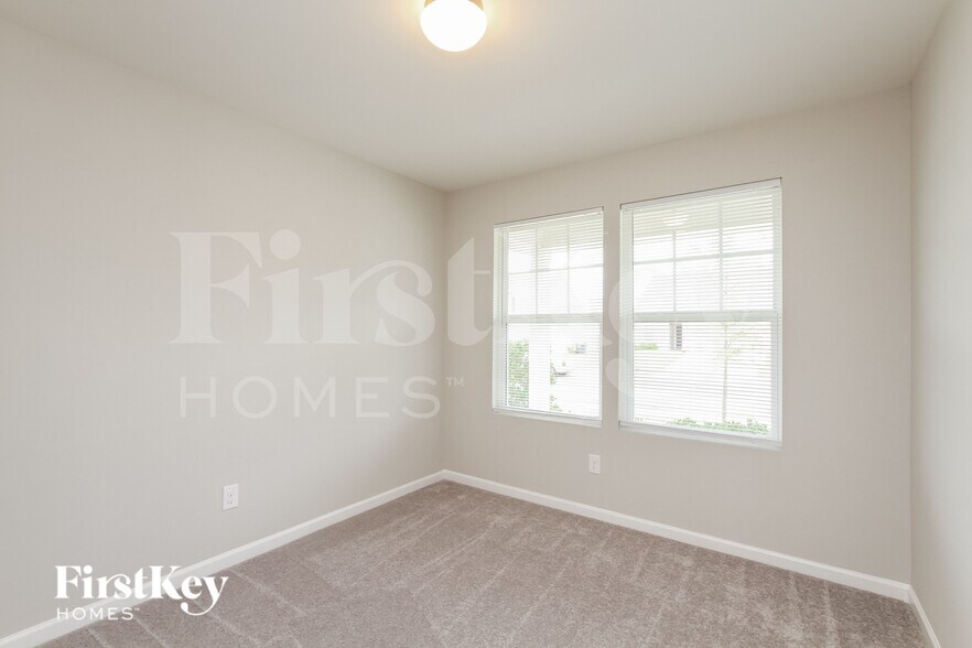 Building Photo - 167 Hidden Lakes Rd