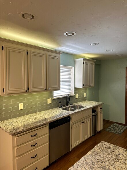 Building Photo - 17600 Durbin Park Rd