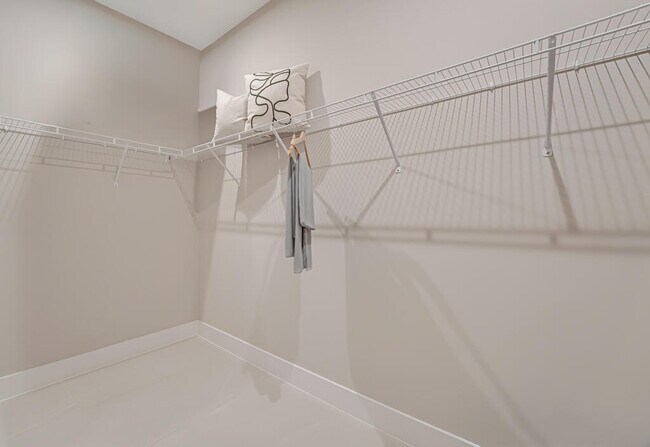 Building Photo - 925 SW Pr Ave