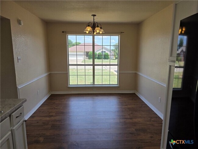 Building Photo - 3007 Nancy Jane Dr