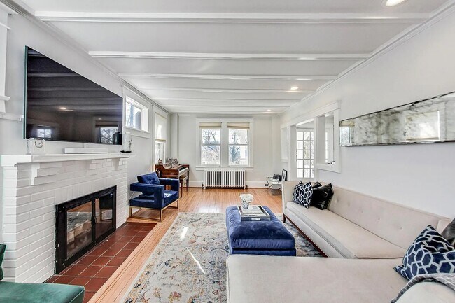 Building Photo - Palisades, NW Washington, DC - Beautiful 4...