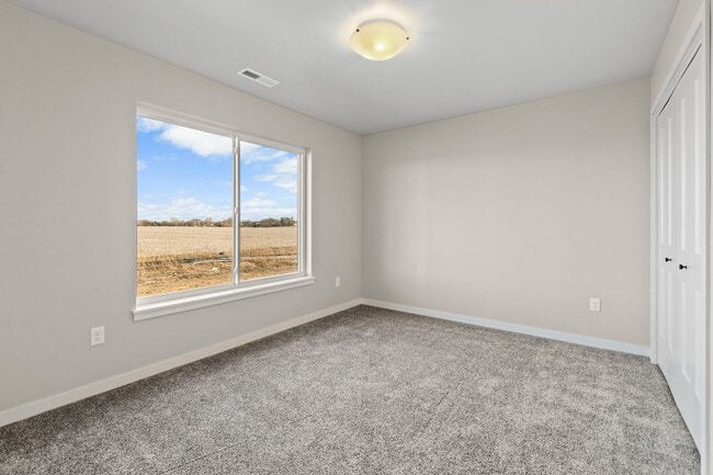 Building Photo - 3 BR Split Foyer