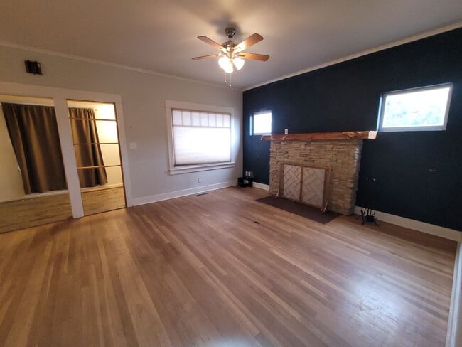 Building Photo - Country Home in the county on 1/2 Acre lot