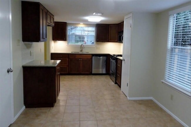 Building Photo - 12107 Tanglebriar Trail