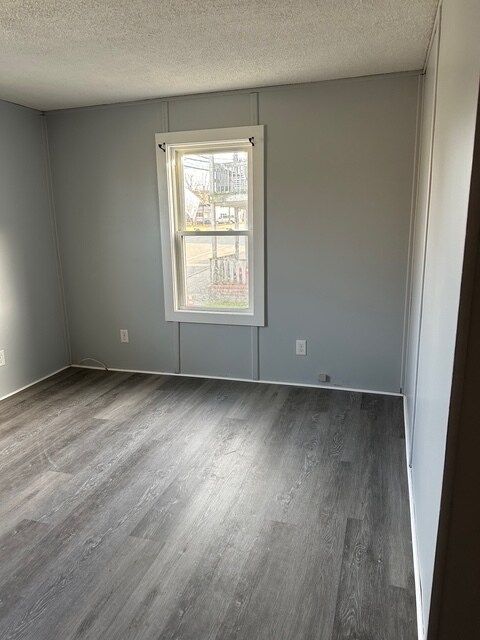 Building Photo - 4656 Main St