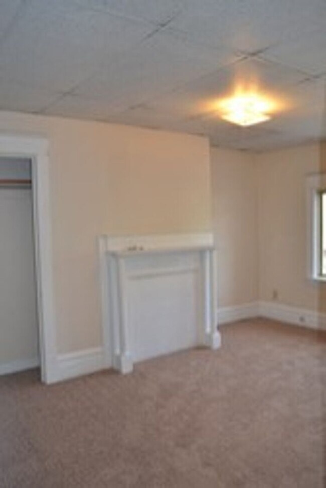 Building Photo - 1634 Summit St