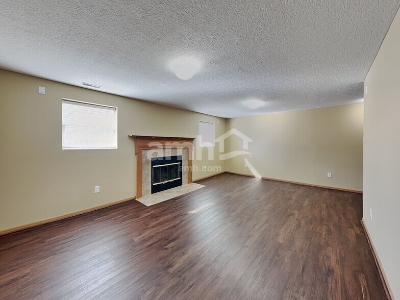 Building Photo - 818 Bent Oak Dr