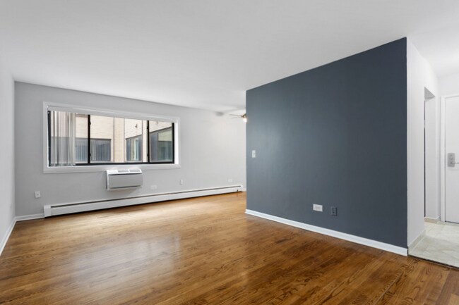 Building Photo - 6001 N Kenmore Ave