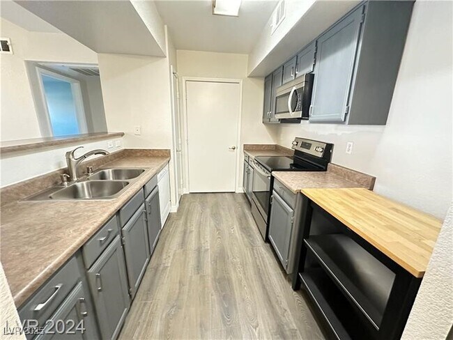 Building Photo - 6650 W Warm Springs Rd