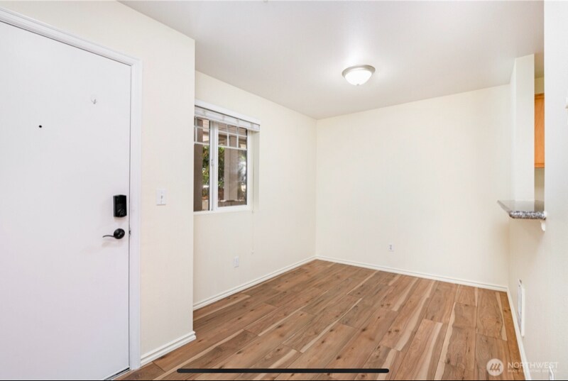 Building Photo - 18501 SE Newport Way