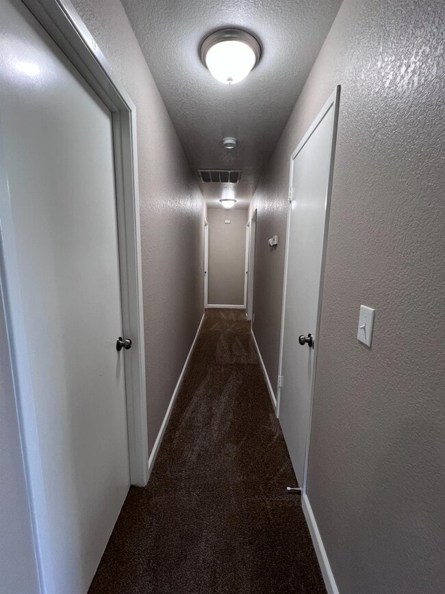 Building Photo - 1262 N Marks Ave