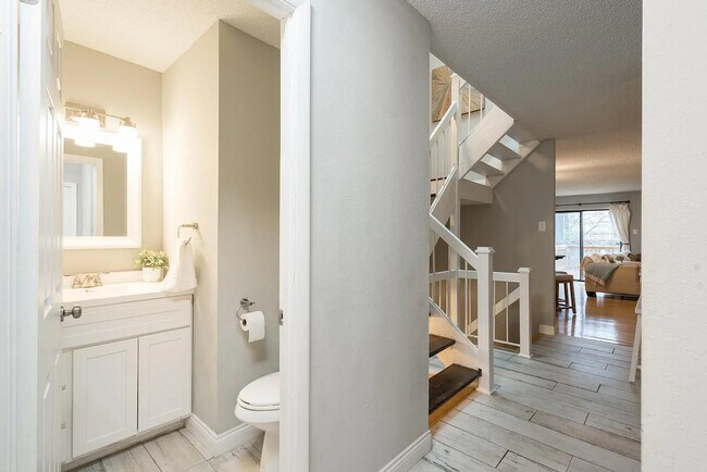 Building Photo - 2000 Quiet Stream Dr