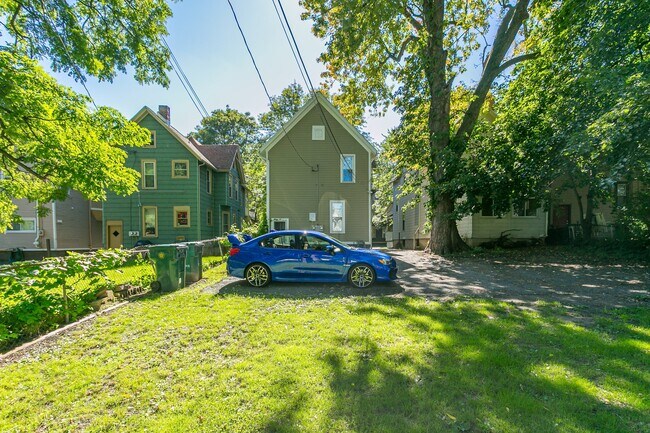 Building Photo - 284 Pearl St