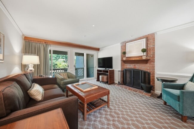 Building Photo - Resort Style Living - KINGSMILL (Graves Ordinary)