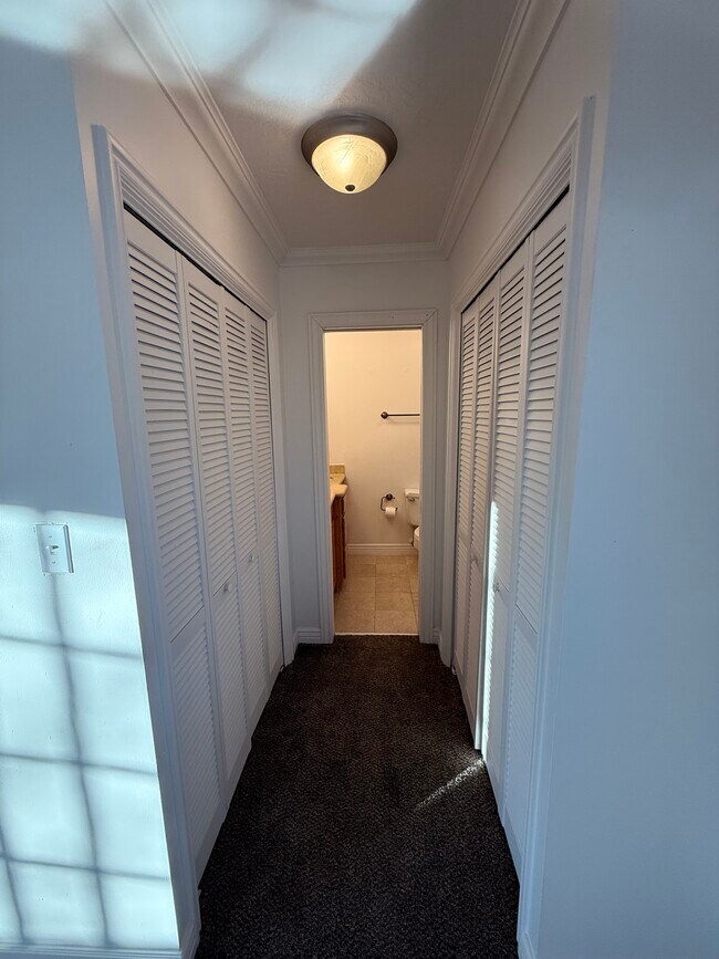 Building Photo - 643 Woodridge Dr