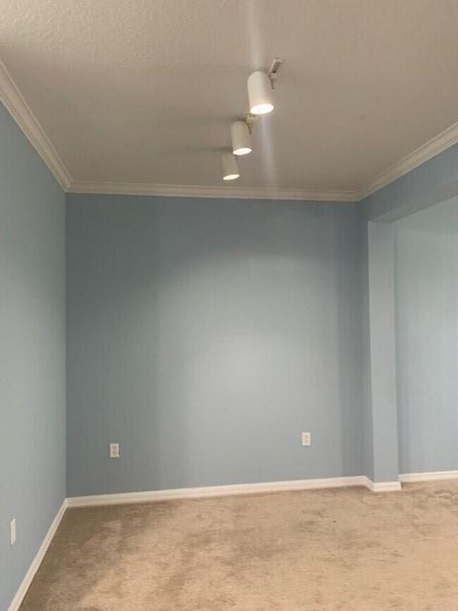 Building Photo - Palm Estates 2 Bedroom 2 Bath Condo w/Attached garage