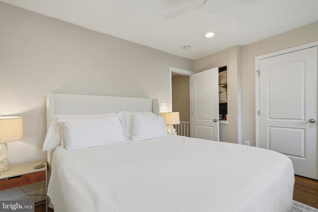 Building Photo - 19 Clifford Ave